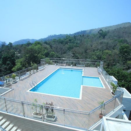 Sterling Thekkady Hotel Bagian luar foto