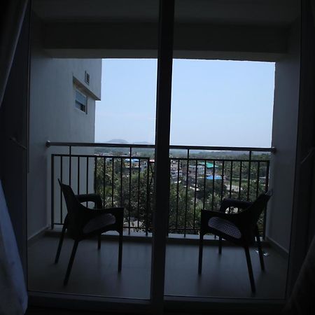 Sterling Thekkady Hotel Bagian luar foto