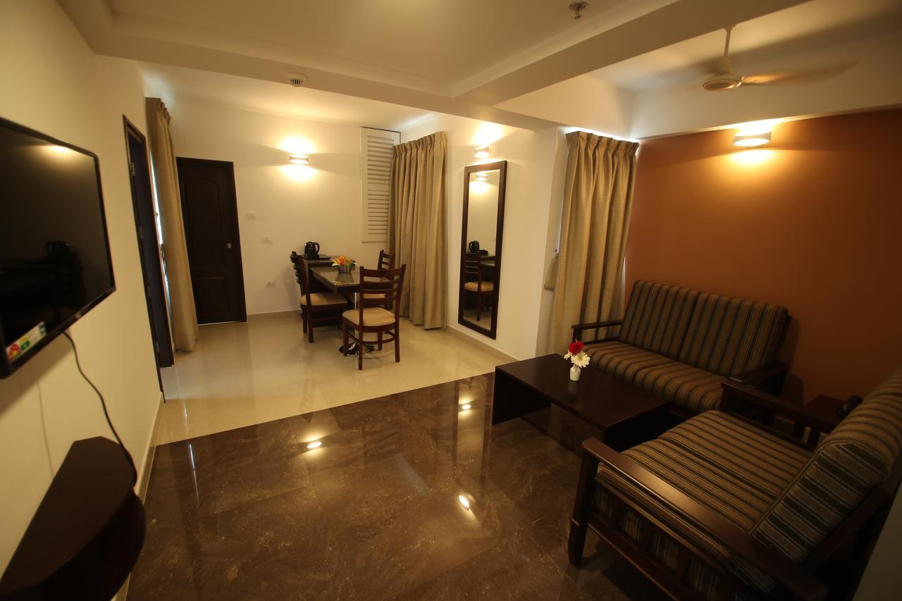 Sterling Thekkady Hotel Bagian luar foto