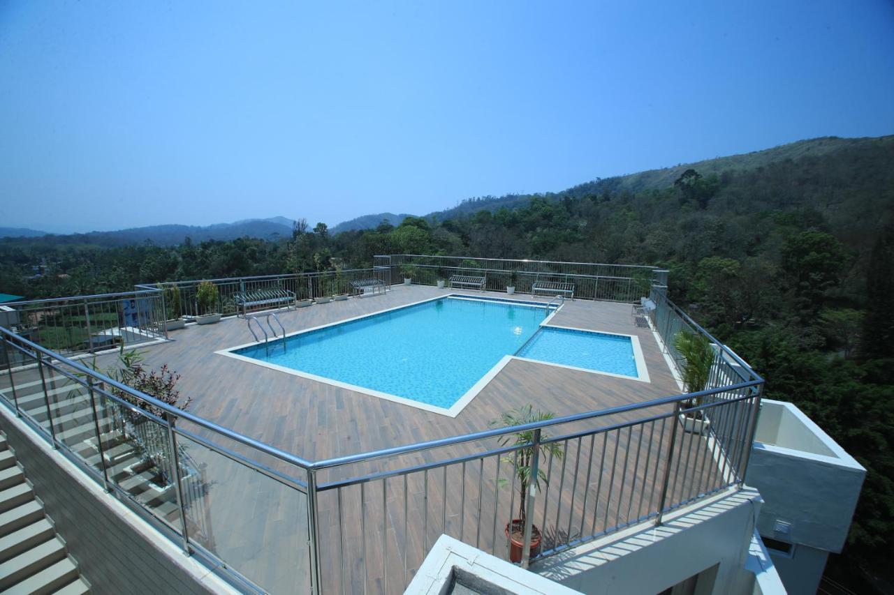 Sterling Thekkady Hotel Bagian luar foto