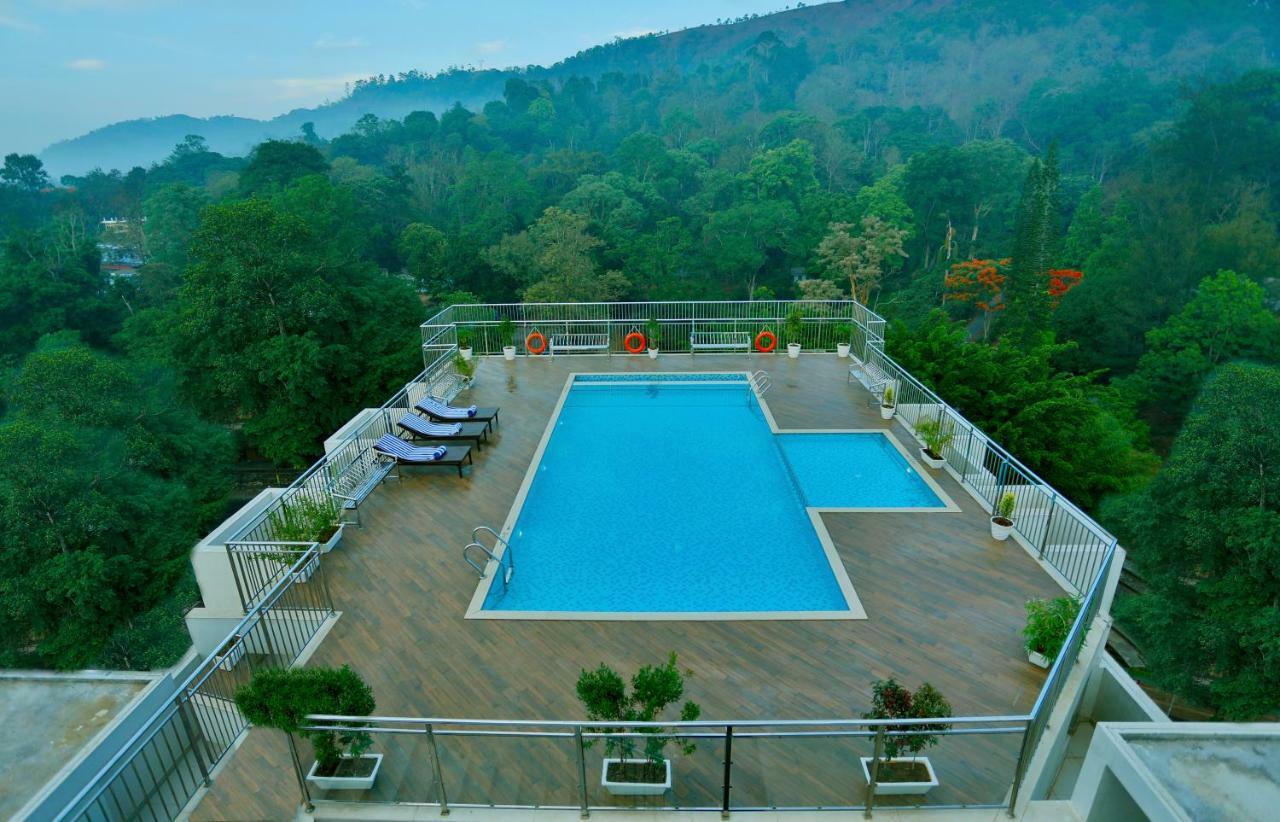 Sterling Thekkady Hotel Bagian luar foto