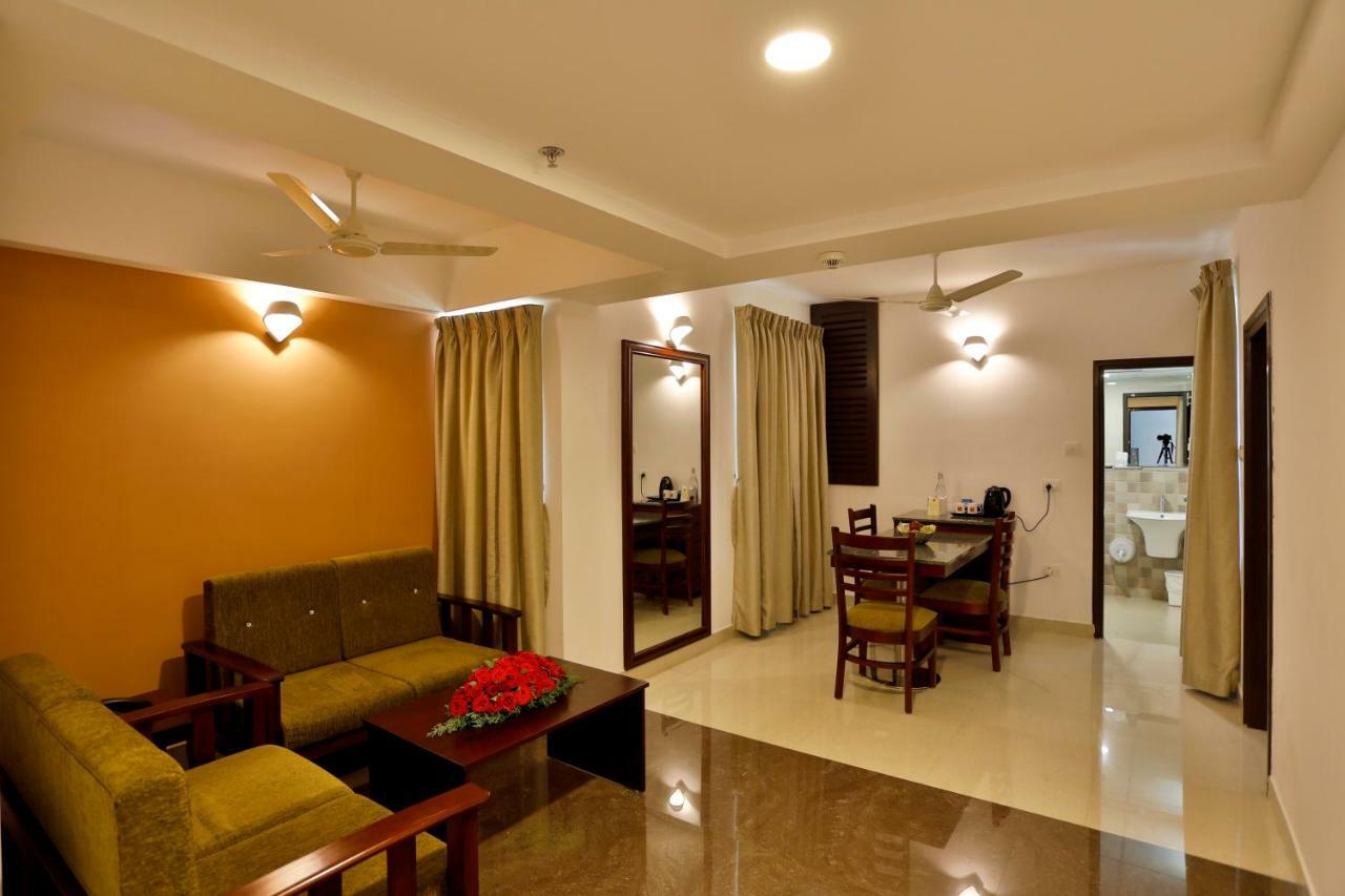 Sterling Thekkady Hotel Bagian luar foto