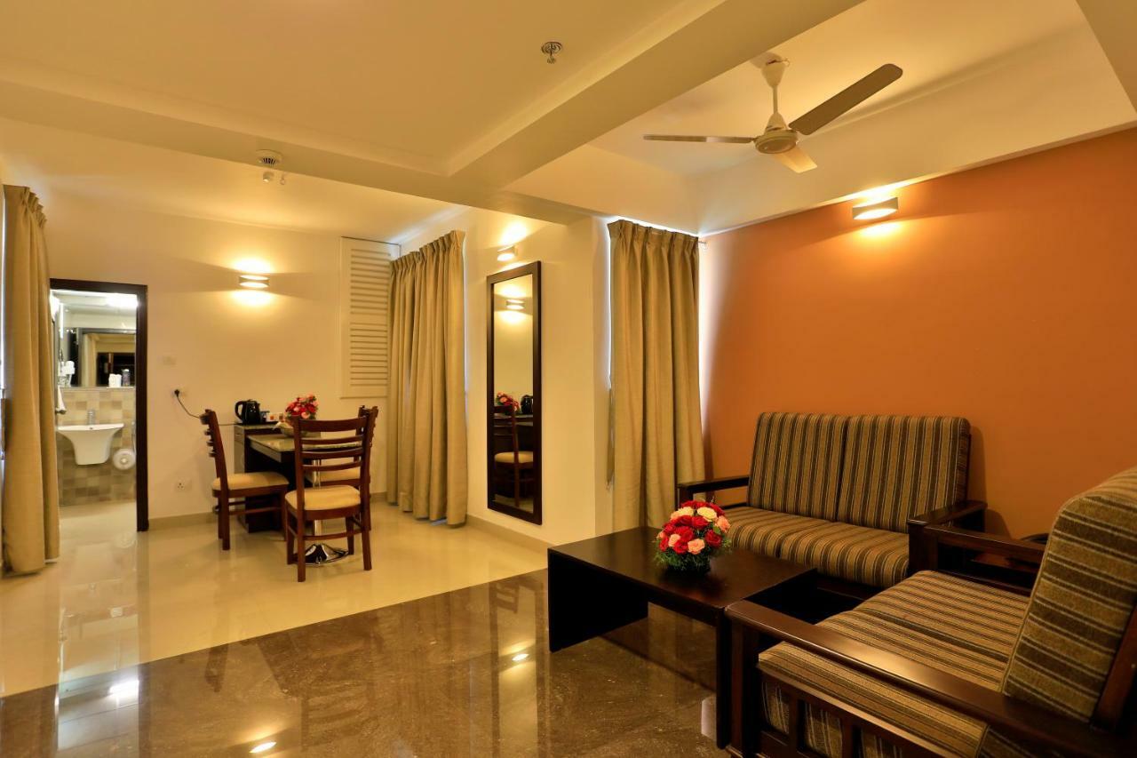 Sterling Thekkady Hotel Bagian luar foto