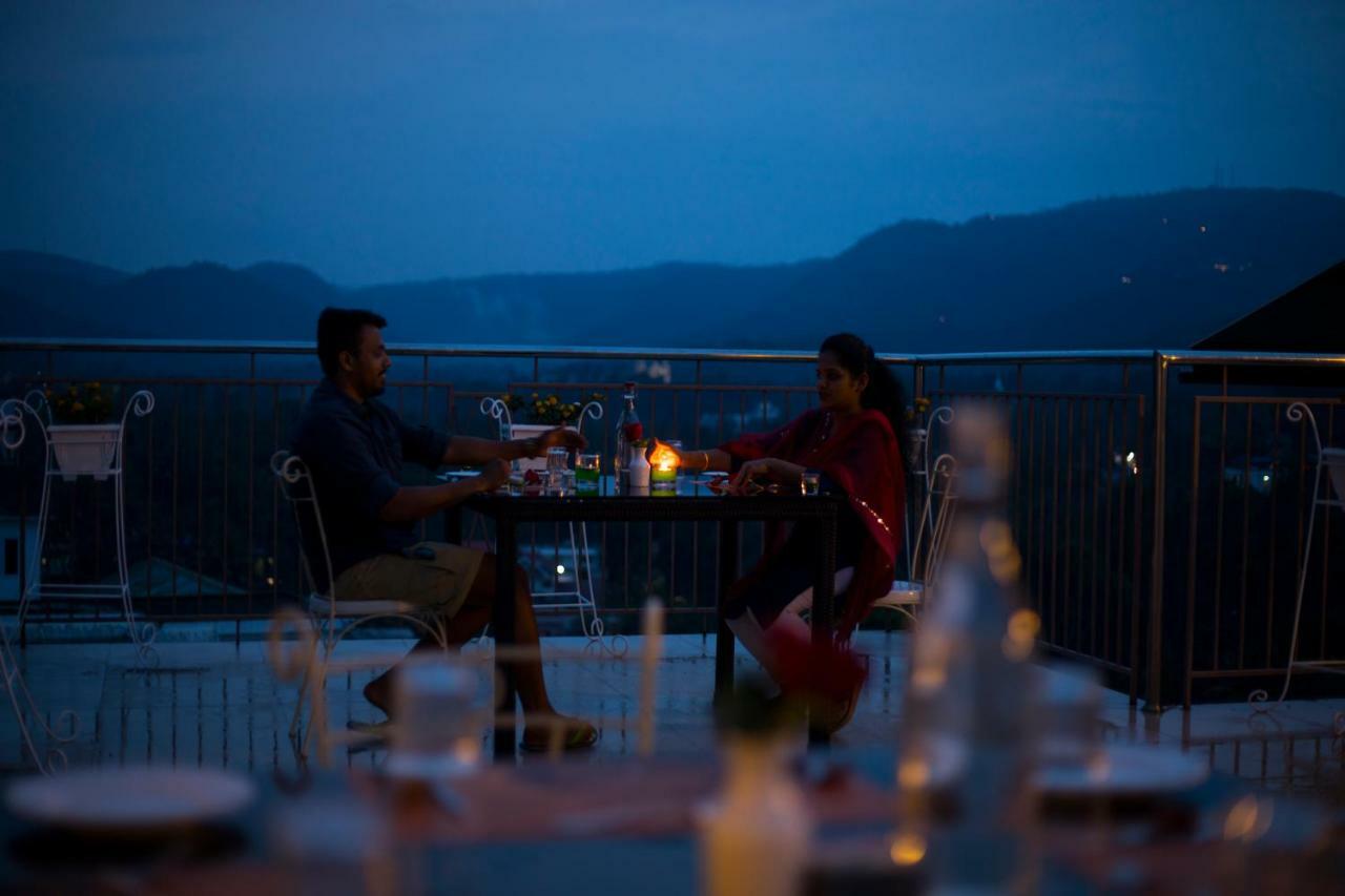 Sterling Thekkady Hotel Bagian luar foto