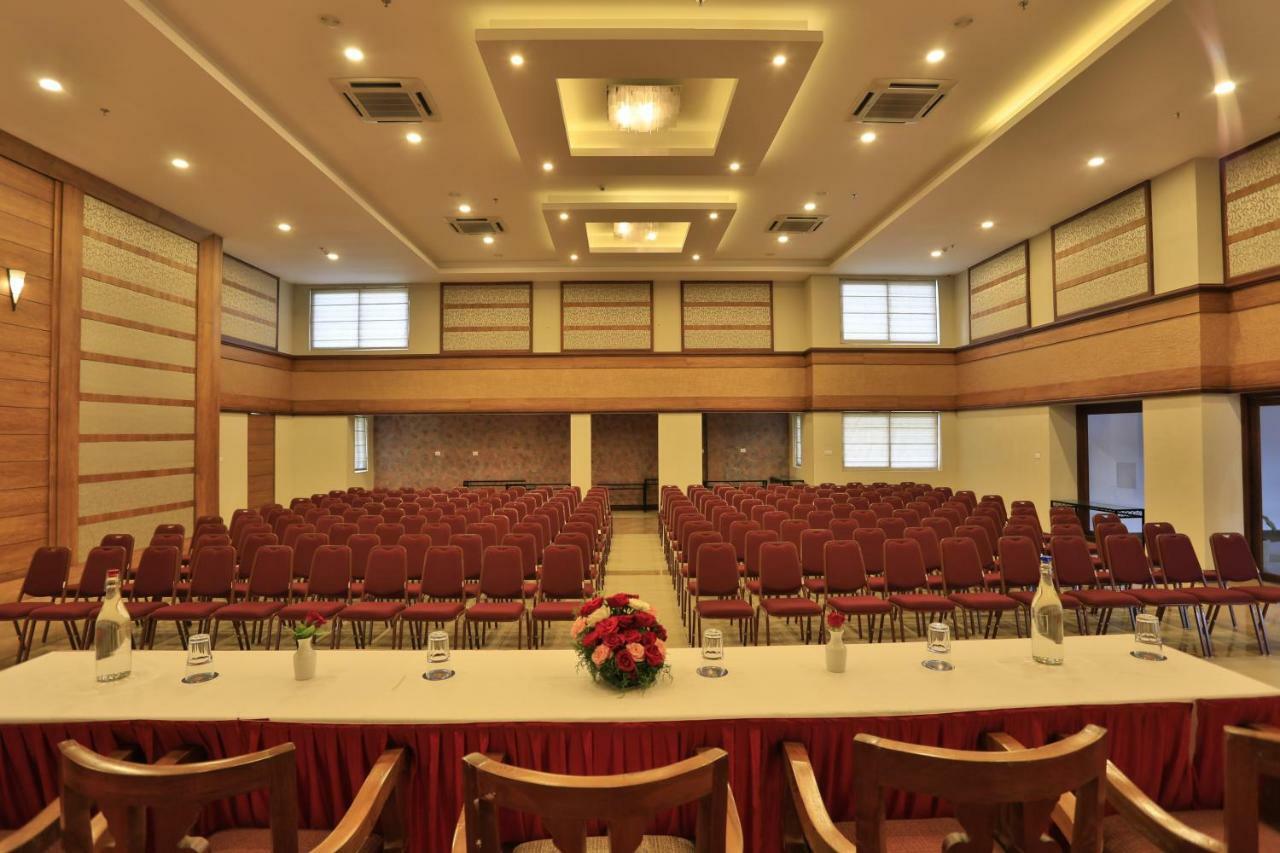 Sterling Thekkady Hotel Bagian luar foto