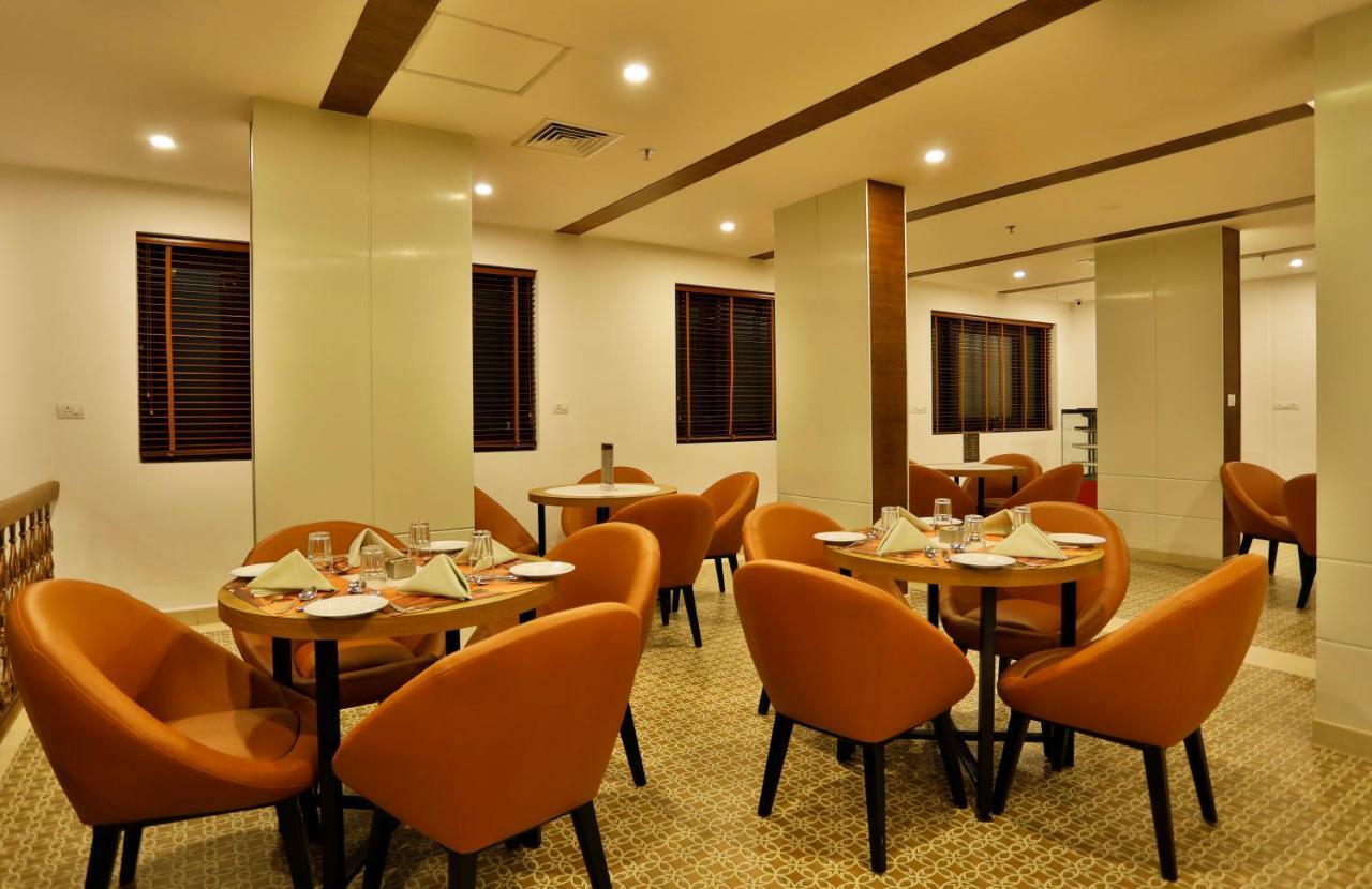 Sterling Thekkady Hotel Bagian luar foto