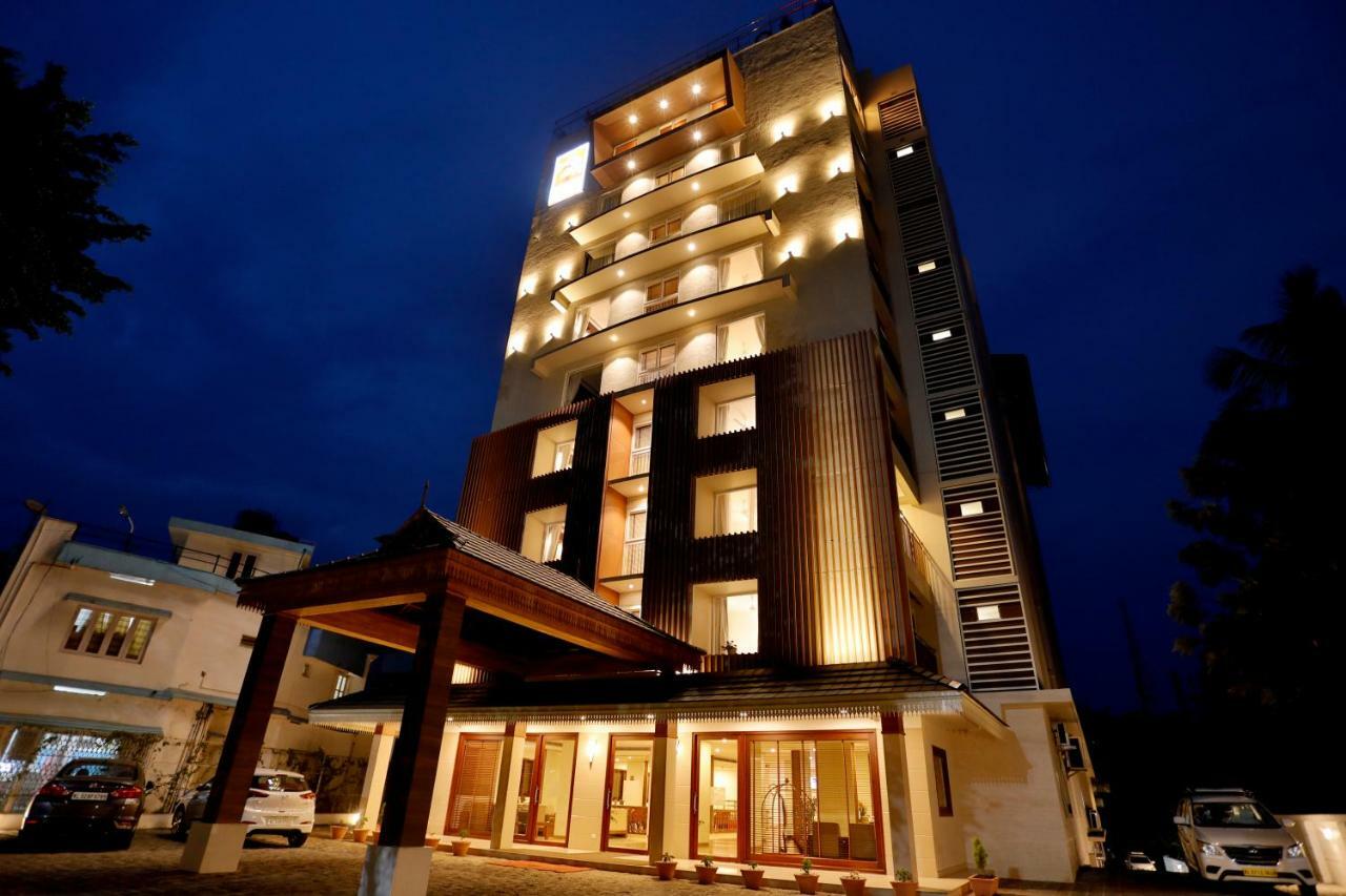 Sterling Thekkady Hotel Bagian luar foto