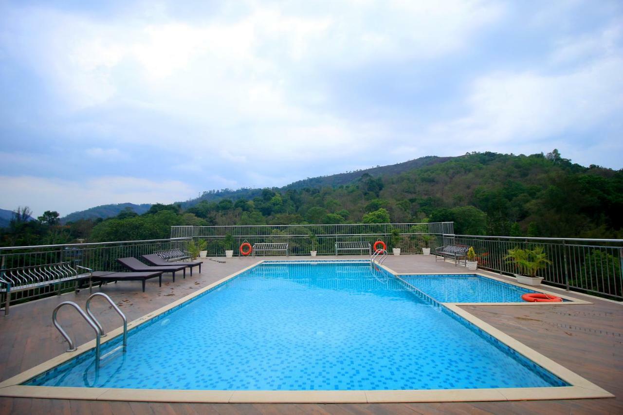 Sterling Thekkady Hotel Bagian luar foto