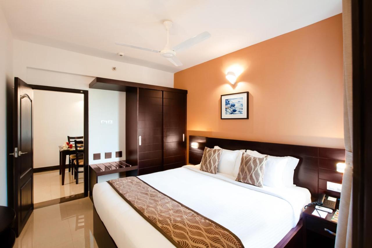 Sterling Thekkady Hotel Bagian luar foto