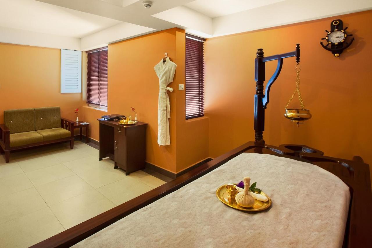 Sterling Thekkady Hotel Bagian luar foto