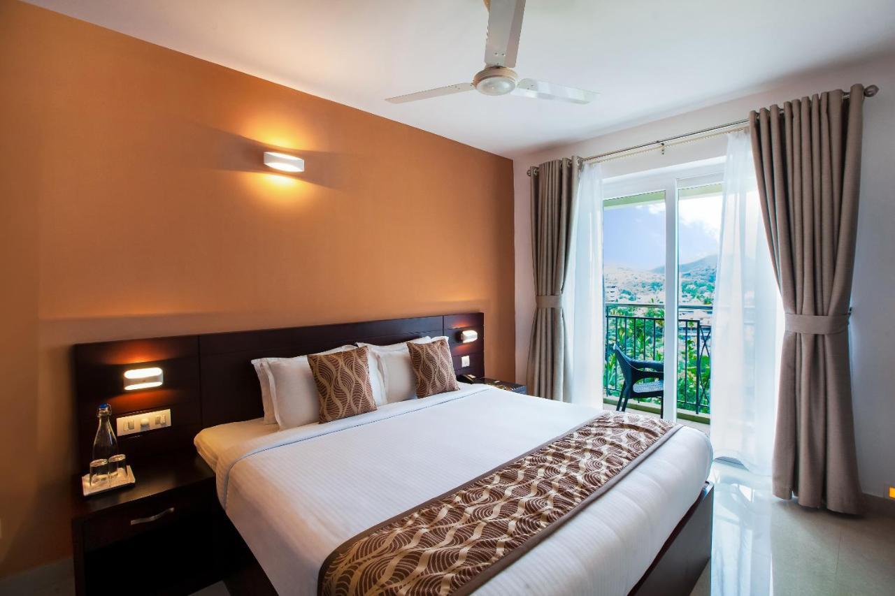 Sterling Thekkady Hotel Bagian luar foto