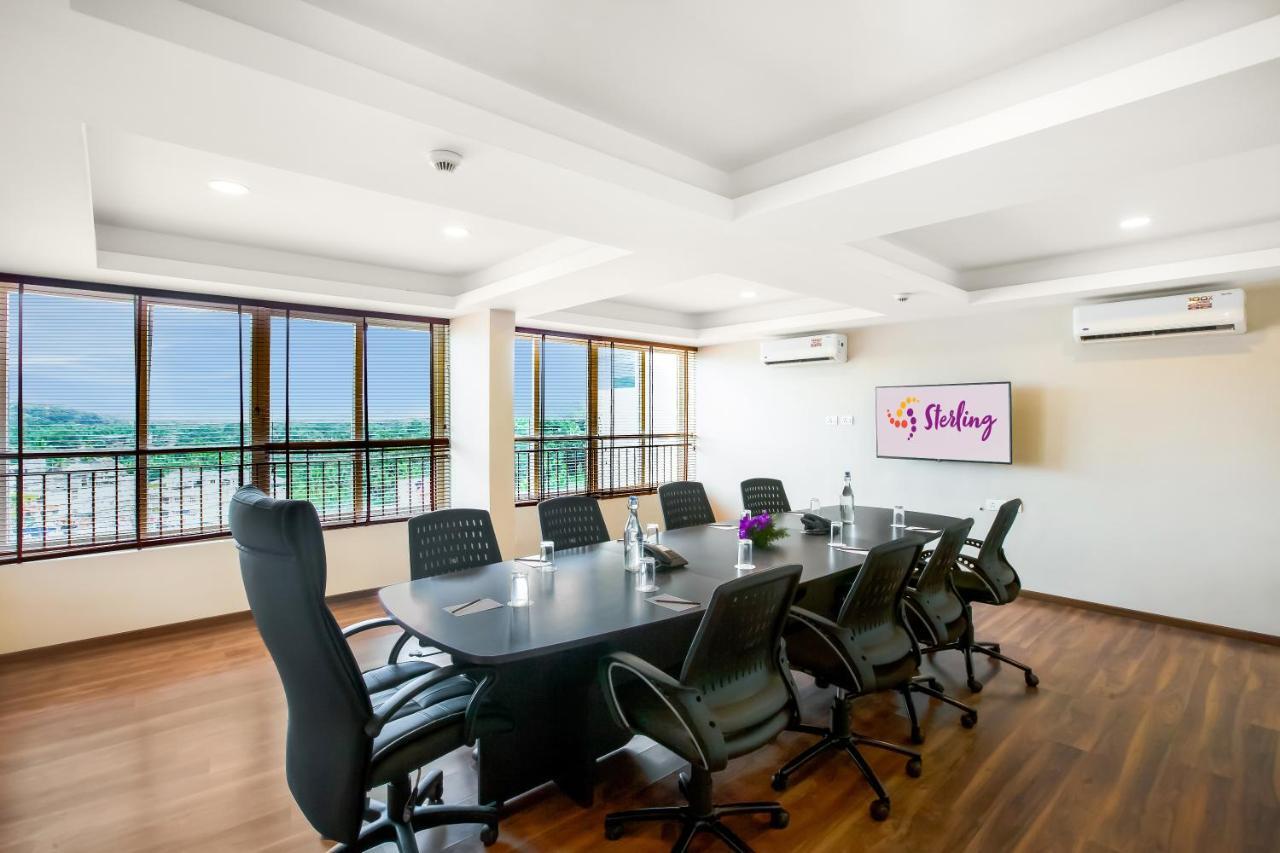 Sterling Thekkady Hotel Bagian luar foto