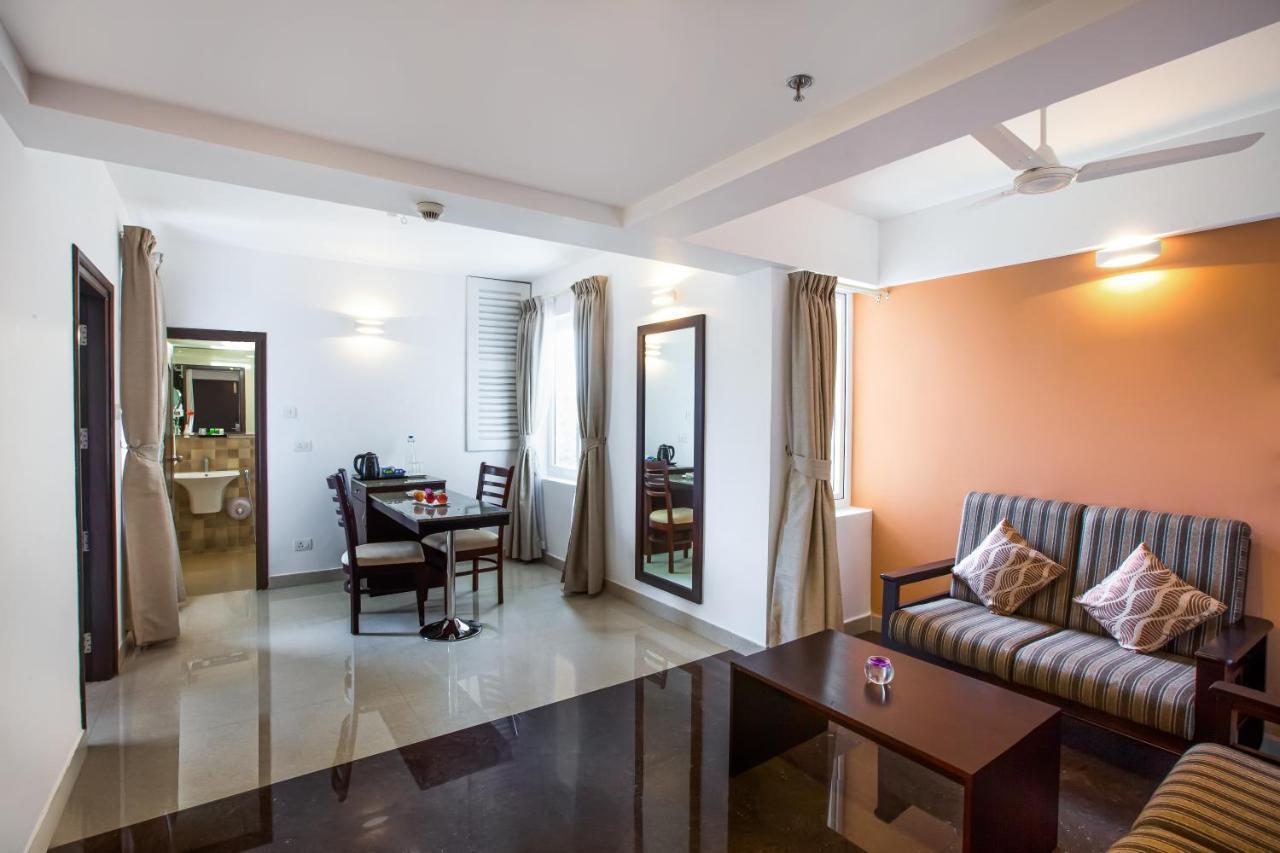 Sterling Thekkady Hotel Bagian luar foto