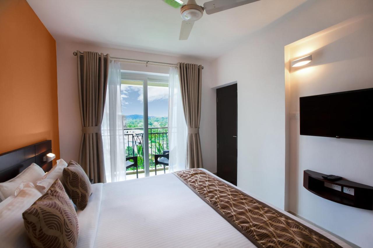 Sterling Thekkady Hotel Bagian luar foto
