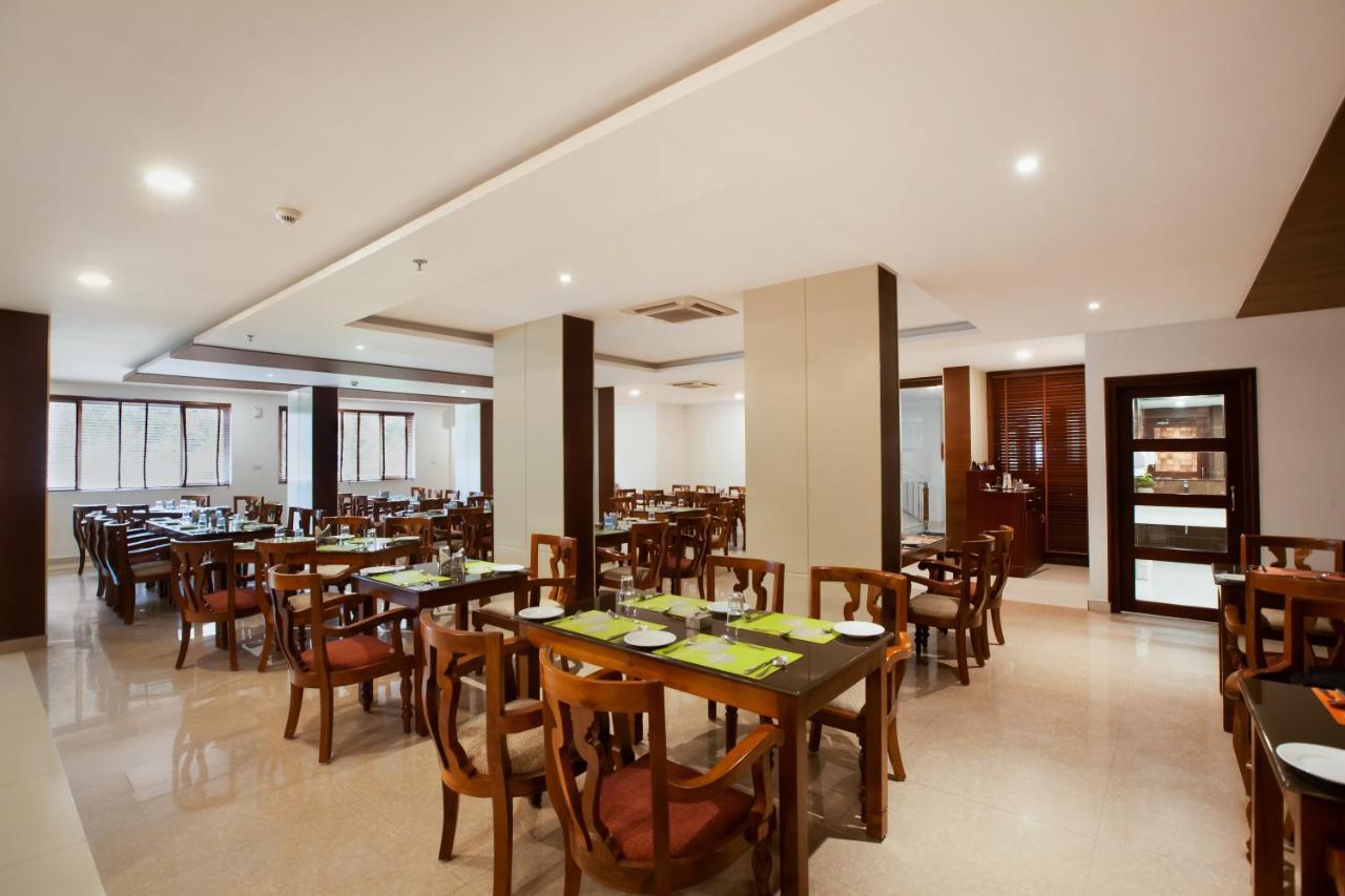 Sterling Thekkady Hotel Bagian luar foto