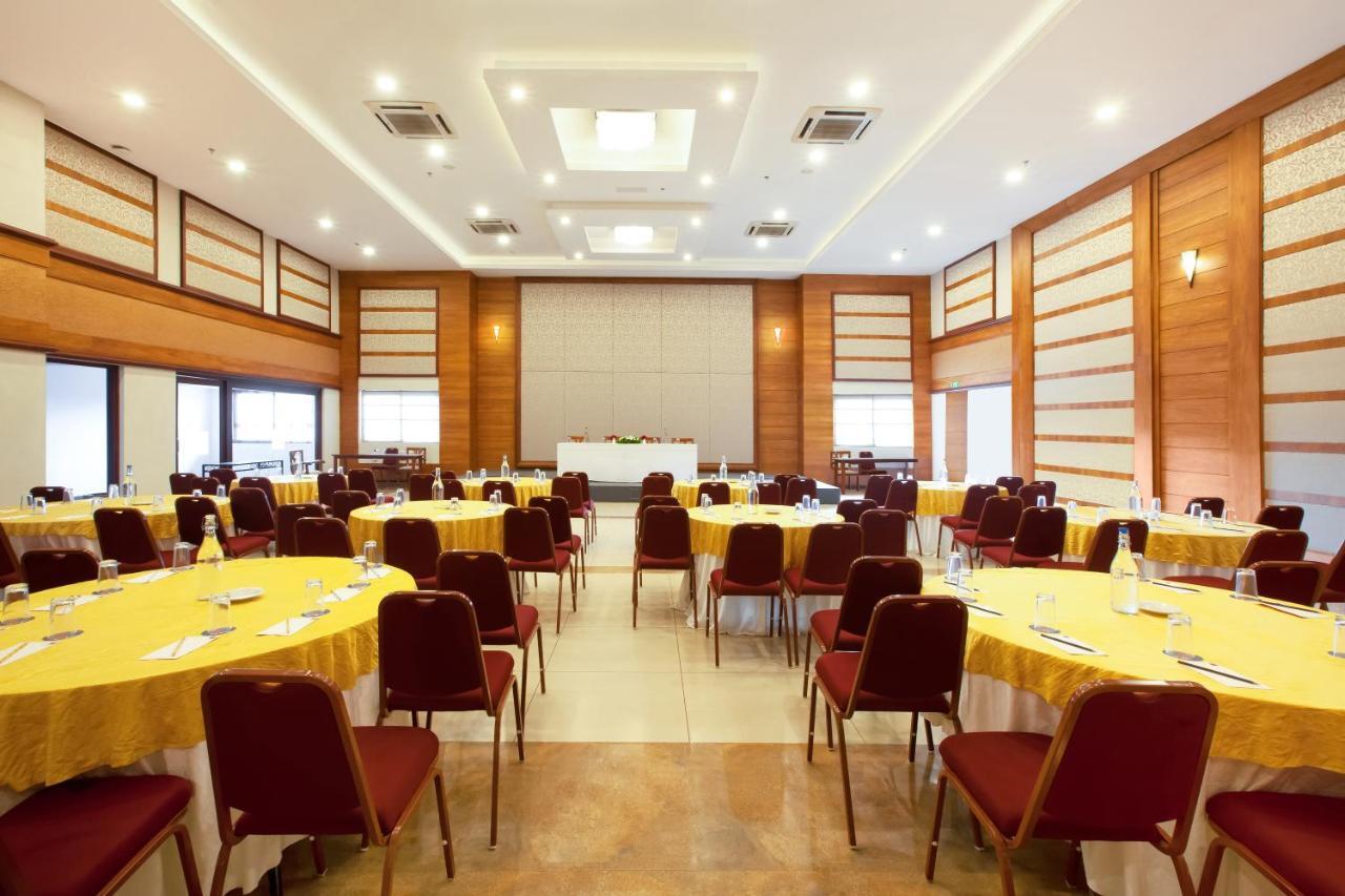 Sterling Thekkady Hotel Bagian luar foto