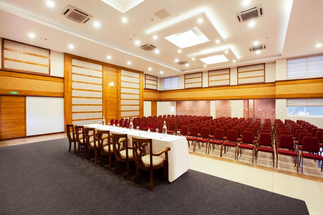 Sterling Thekkady Hotel Bagian luar foto