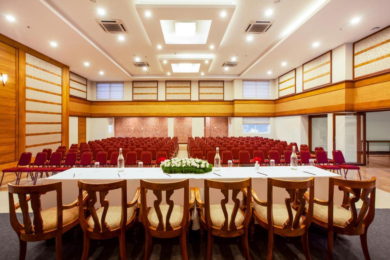 Sterling Thekkady Hotel Bagian luar foto